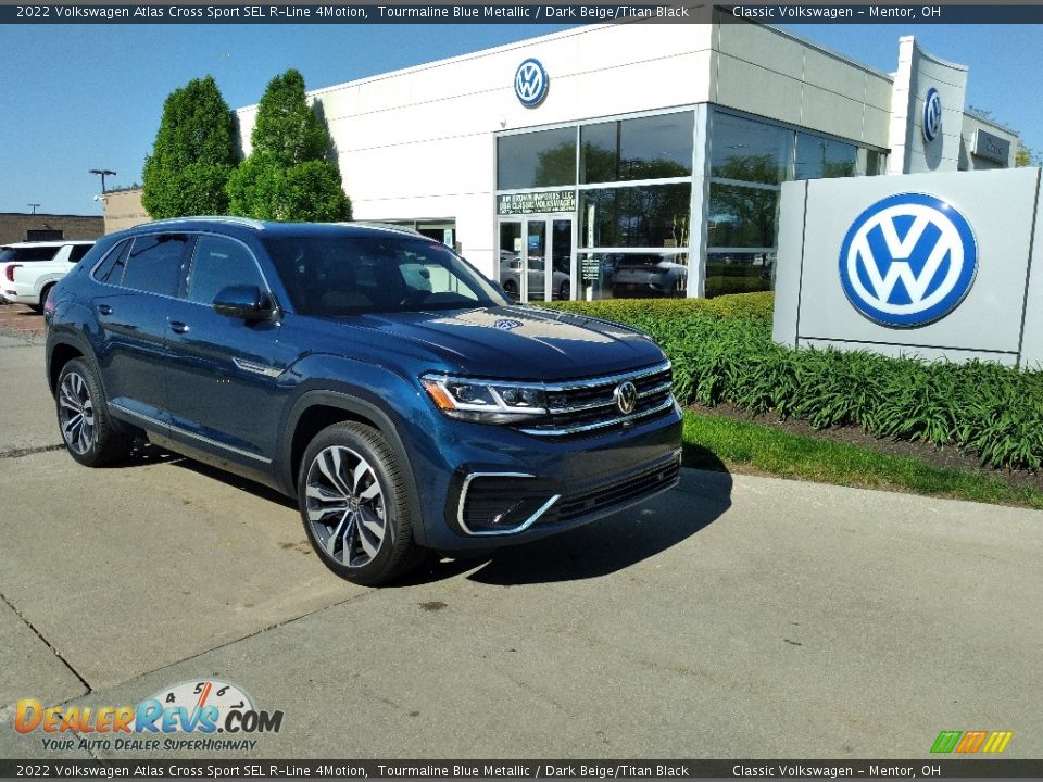 Front 3/4 View of 2022 Volkswagen Atlas Cross Sport SEL R-Line 4Motion Photo #1