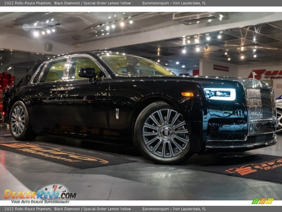 Front 3/4 View of 2022 Rolls-Royce Phantom  Photo #62