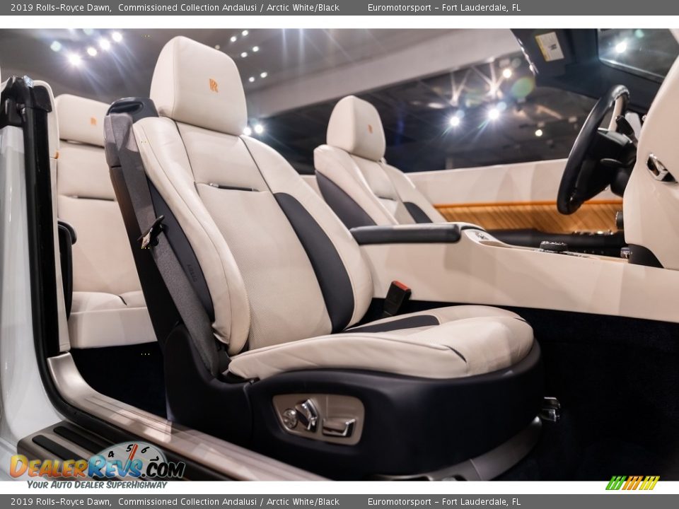 Front Seat of 2019 Rolls-Royce Dawn  Photo #2