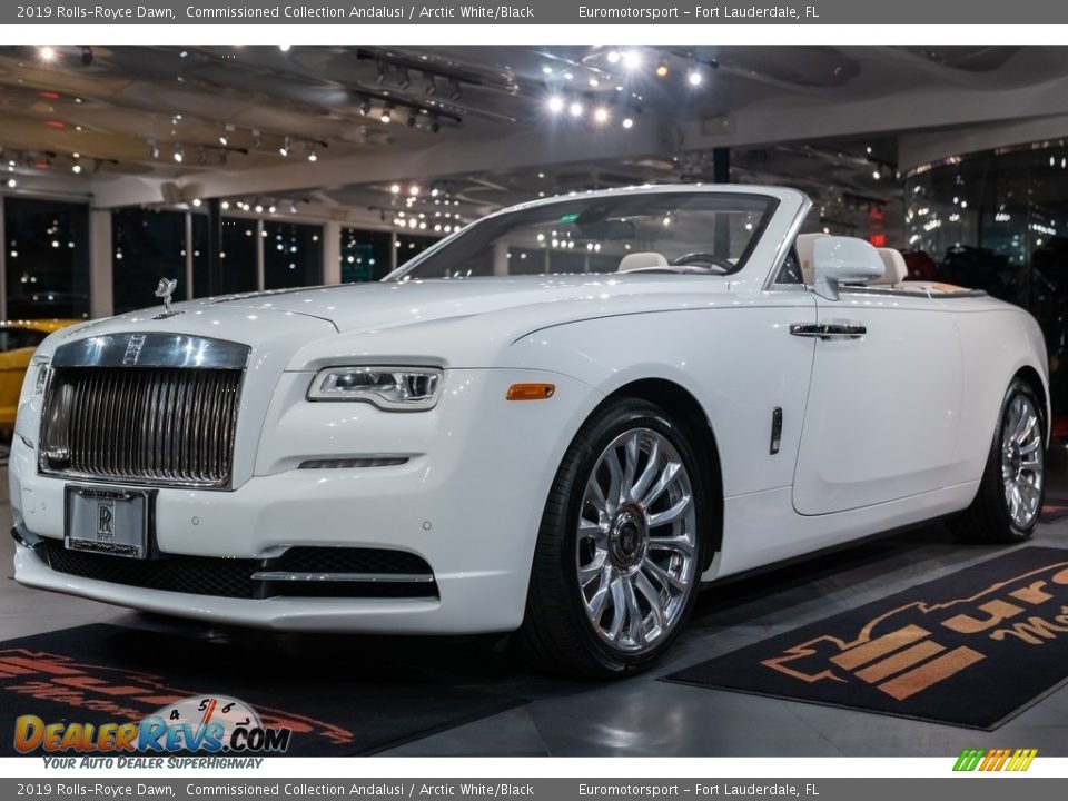 Front 3/4 View of 2019 Rolls-Royce Dawn  Photo #6