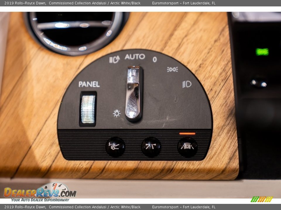 Controls of 2019 Rolls-Royce Dawn  Photo #35
