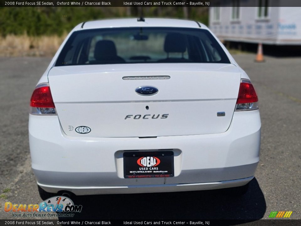 2008 Ford Focus SE Sedan Oxford White / Charcoal Black Photo #4