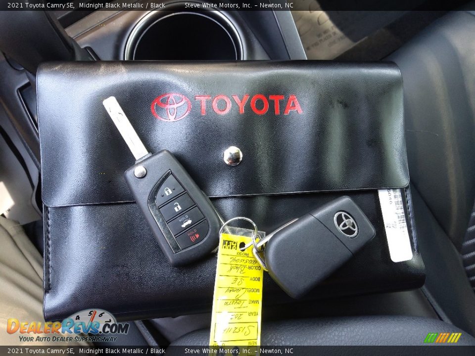 Keys of 2021 Toyota Camry SE Photo #26