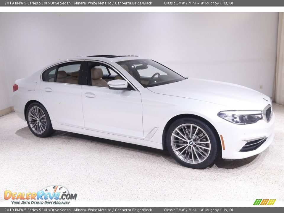 2019 BMW 5 Series 530i xDrive Sedan Mineral White Metallic / Canberra Beige/Black Photo #1