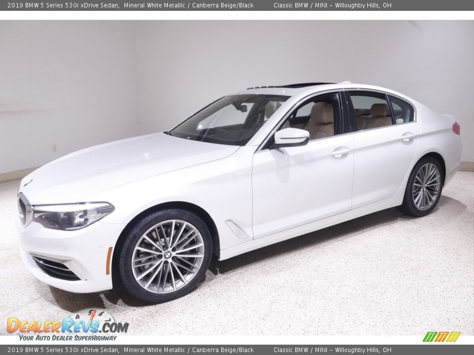 2019 BMW 5 Series 530i xDrive Sedan Mineral White Metallic / Canberra Beige/Black Photo #3