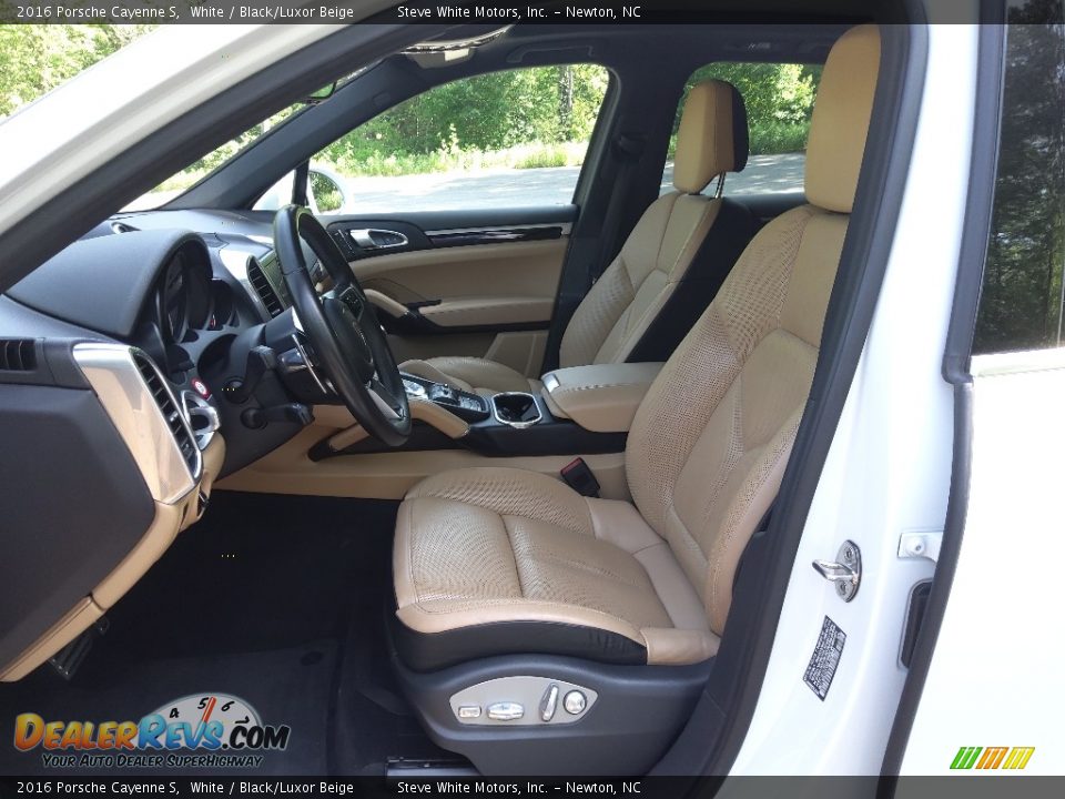 Front Seat of 2016 Porsche Cayenne S Photo #10