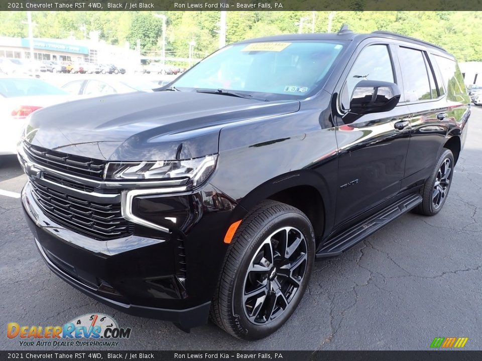 Front 3/4 View of 2021 Chevrolet Tahoe RST 4WD Photo #4