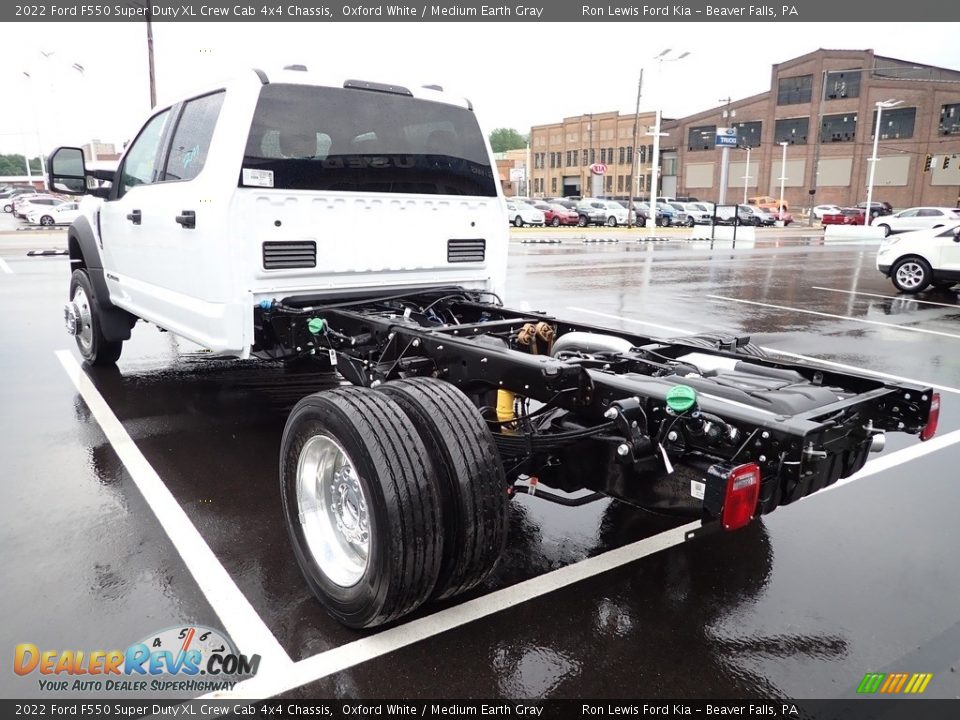 2022 Ford F550 Super Duty XL Crew Cab 4x4 Chassis Oxford White / Medium Earth Gray Photo #6