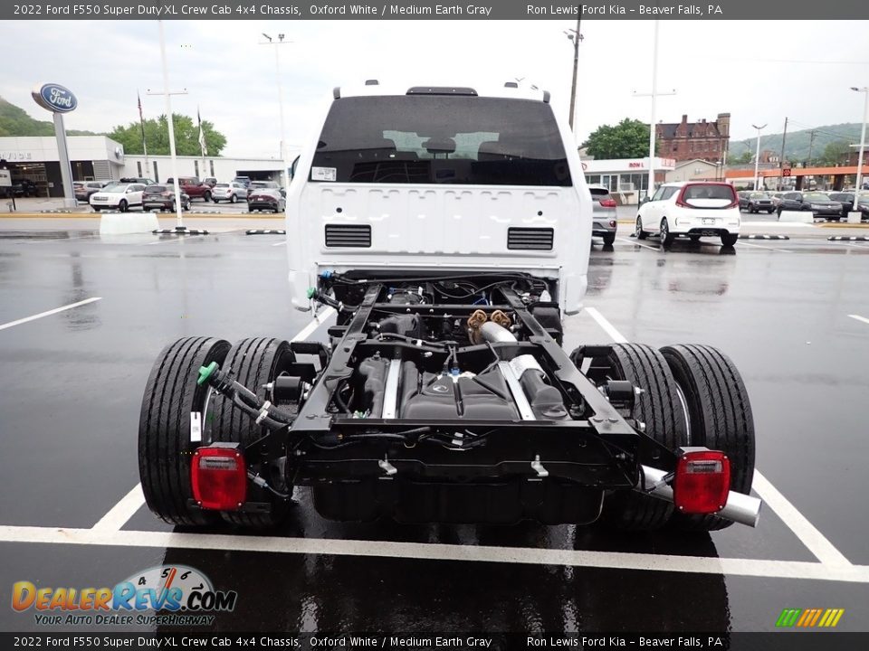 2022 Ford F550 Super Duty XL Crew Cab 4x4 Chassis Oxford White / Medium Earth Gray Photo #7
