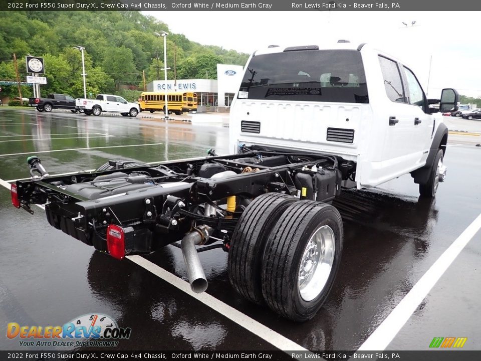 2022 Ford F550 Super Duty XL Crew Cab 4x4 Chassis Oxford White / Medium Earth Gray Photo #8