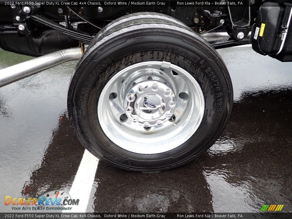 2022 Ford F550 Super Duty XL Crew Cab 4x4 Chassis Oxford White / Medium Earth Gray Photo #9