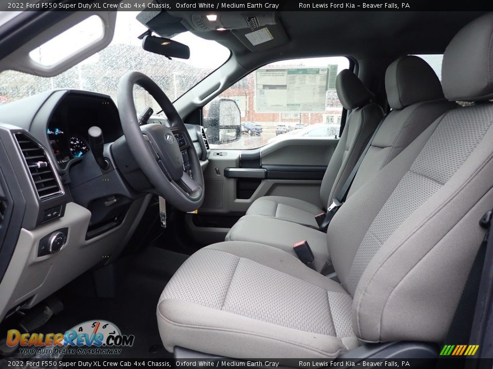 2022 Ford F550 Super Duty XL Crew Cab 4x4 Chassis Oxford White / Medium Earth Gray Photo #13