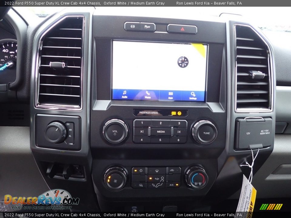 2022 Ford F550 Super Duty XL Crew Cab 4x4 Chassis Oxford White / Medium Earth Gray Photo #14