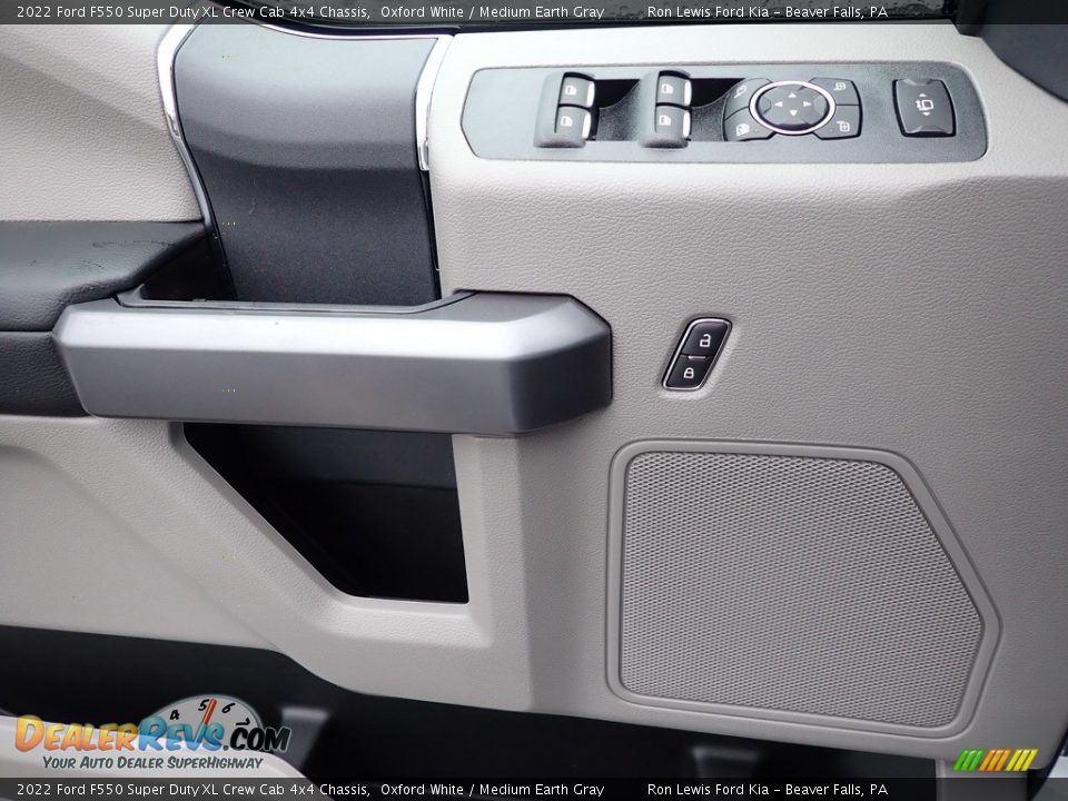 2022 Ford F550 Super Duty XL Crew Cab 4x4 Chassis Oxford White / Medium Earth Gray Photo #15