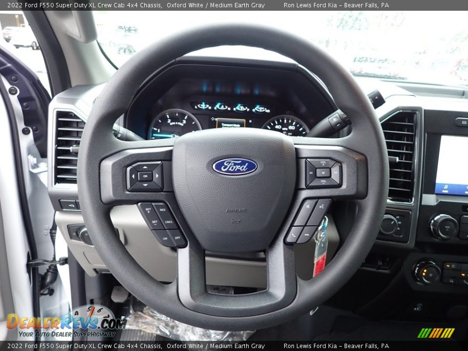 2022 Ford F550 Super Duty XL Crew Cab 4x4 Chassis Oxford White / Medium Earth Gray Photo #18