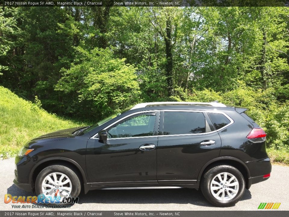 2017 Nissan Rogue SV AWD Magnetic Black / Charcoal Photo #1