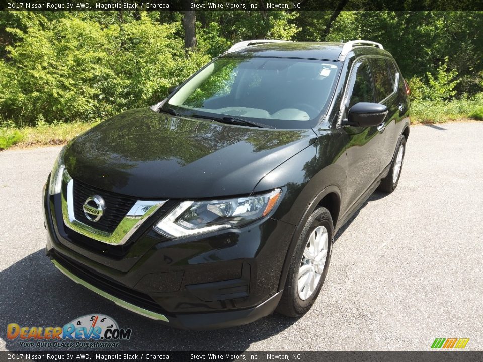 2017 Nissan Rogue SV AWD Magnetic Black / Charcoal Photo #2