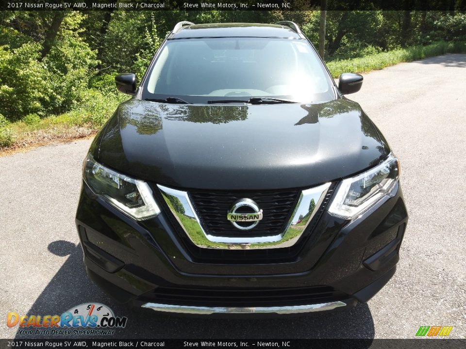 2017 Nissan Rogue SV AWD Magnetic Black / Charcoal Photo #3