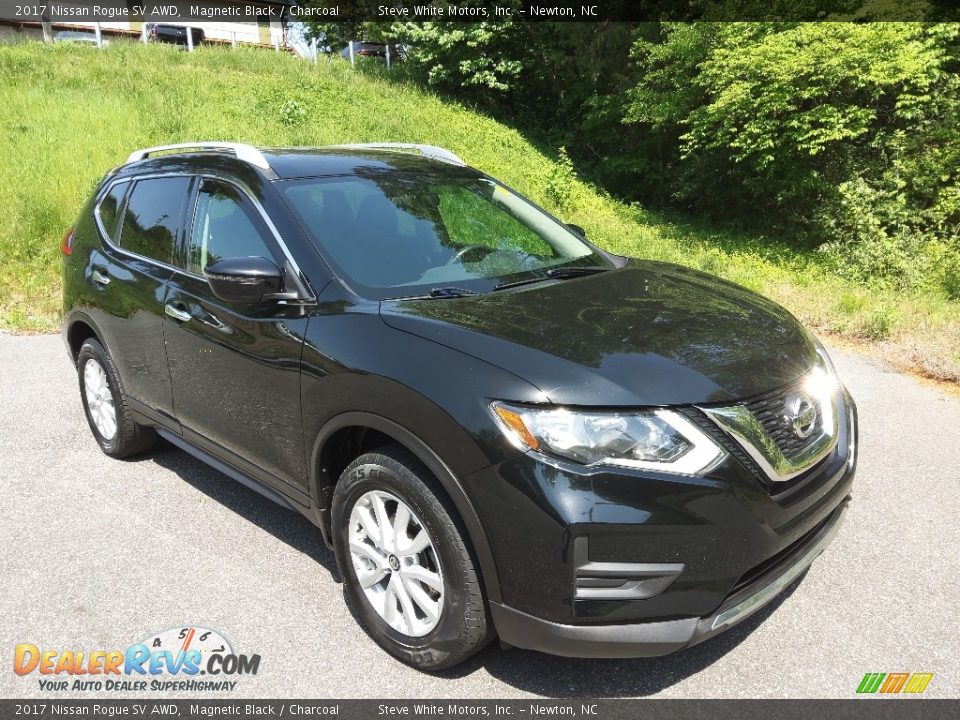 2017 Nissan Rogue SV AWD Magnetic Black / Charcoal Photo #4