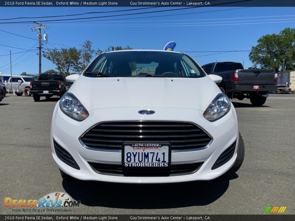 2019 Ford Fiesta SE Sedan Oxford White / Medium Light Stone Photo #2