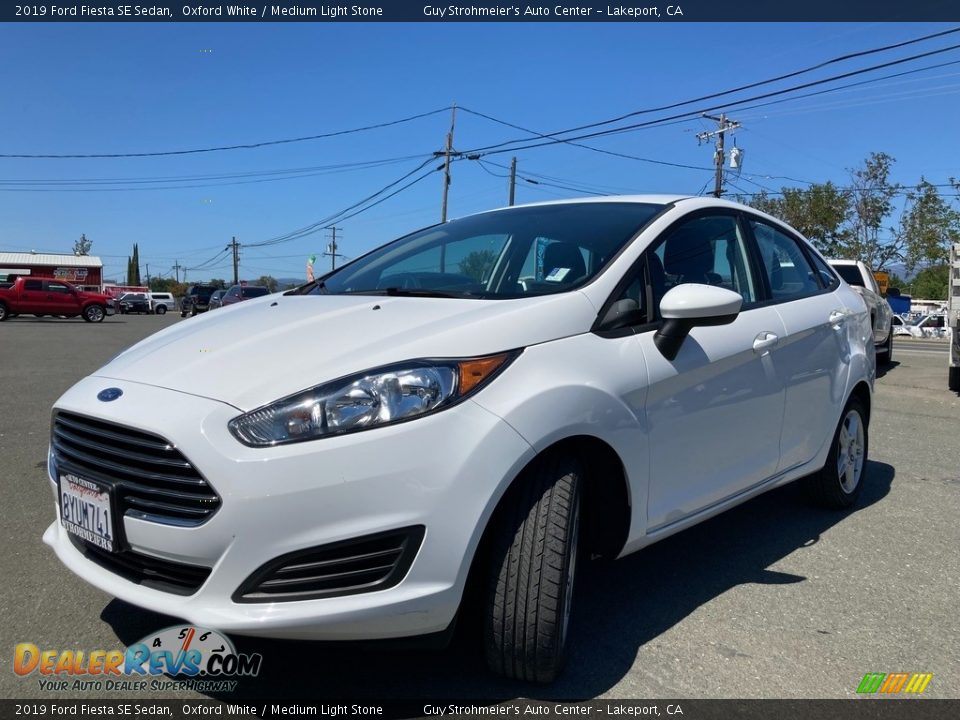 2019 Ford Fiesta SE Sedan Oxford White / Medium Light Stone Photo #3