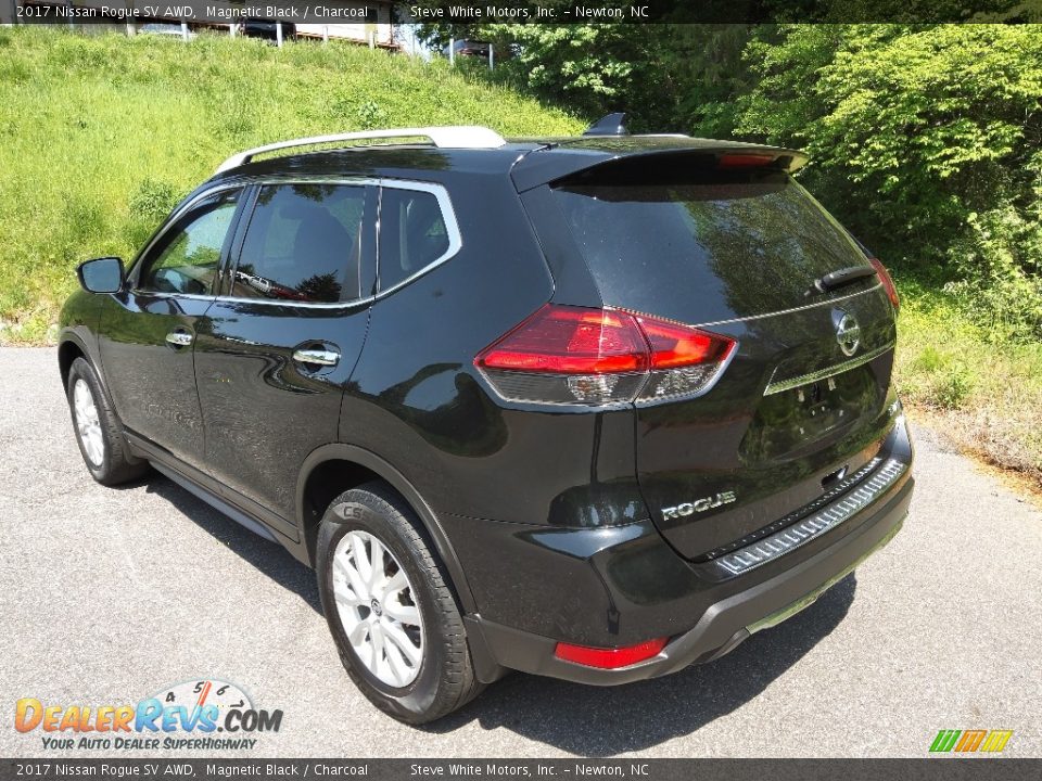 2017 Nissan Rogue SV AWD Magnetic Black / Charcoal Photo #8