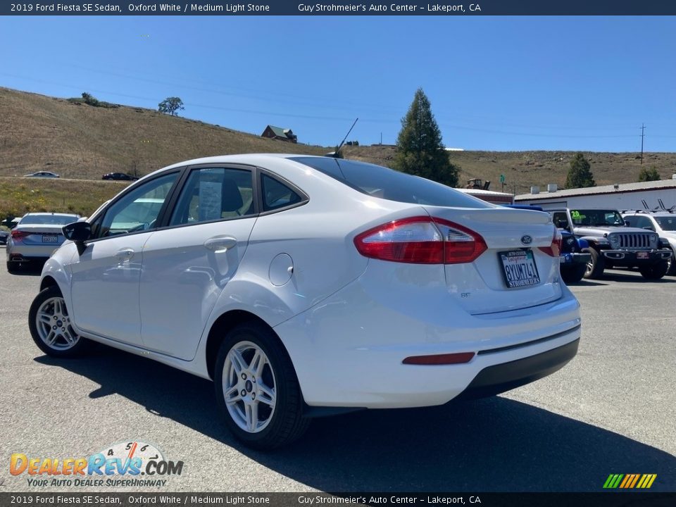 2019 Ford Fiesta SE Sedan Oxford White / Medium Light Stone Photo #5