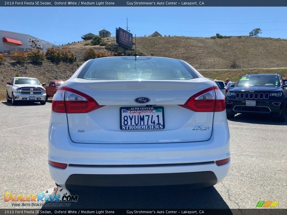 2019 Ford Fiesta SE Sedan Oxford White / Medium Light Stone Photo #6