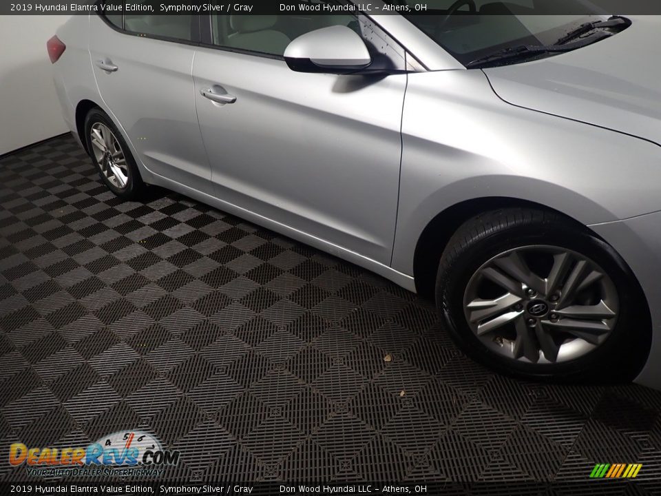 2019 Hyundai Elantra Value Edition Symphony Silver / Gray Photo #6