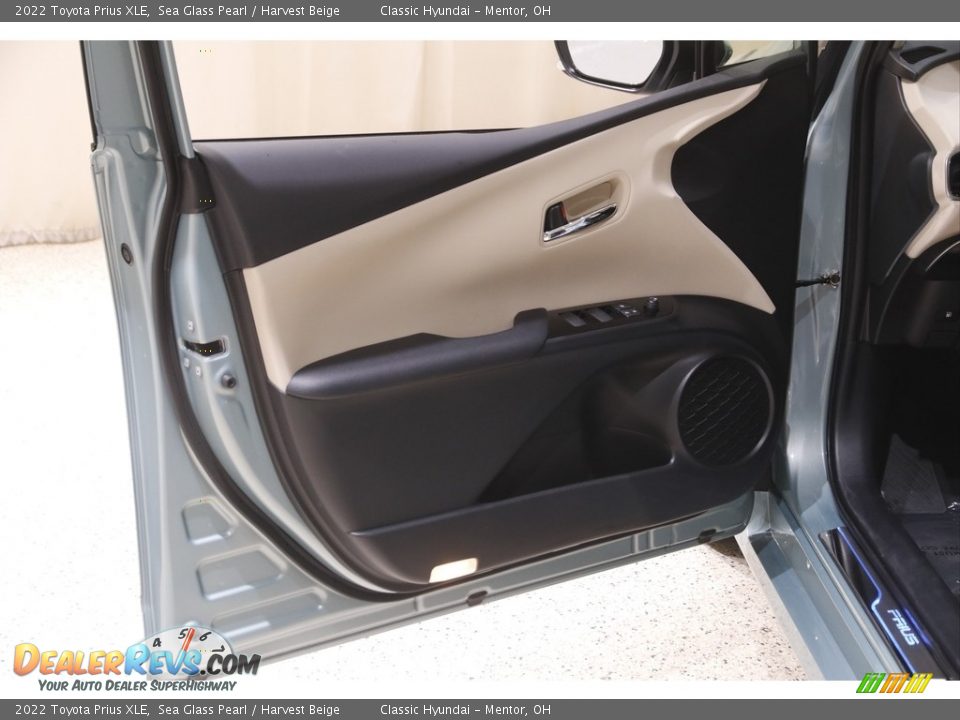 Door Panel of 2022 Toyota Prius XLE Photo #4