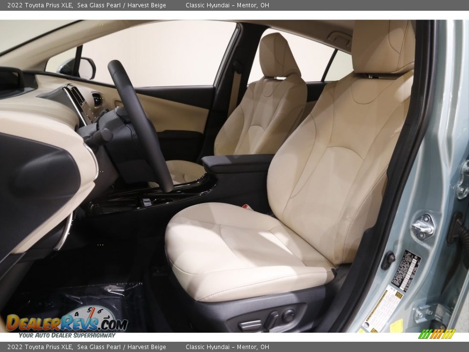 Front Seat of 2022 Toyota Prius XLE Photo #5