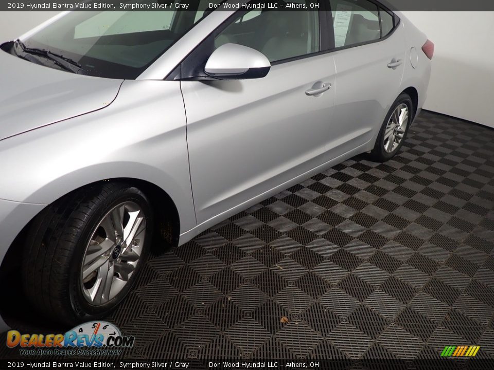 2019 Hyundai Elantra Value Edition Symphony Silver / Gray Photo #12