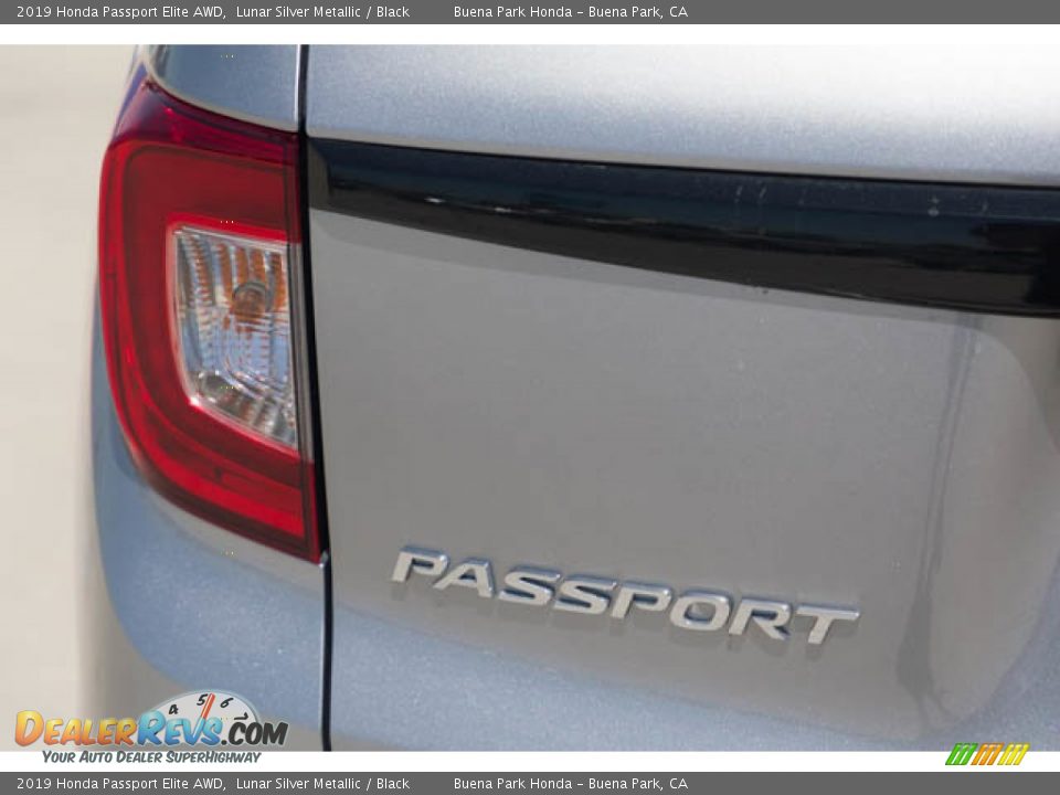 2019 Honda Passport Elite AWD Lunar Silver Metallic / Black Photo #10