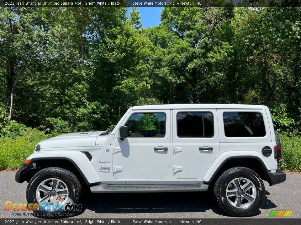 2022 Jeep Wrangler Unlimited Sahara 4x4 Bright White / Black Photo #1