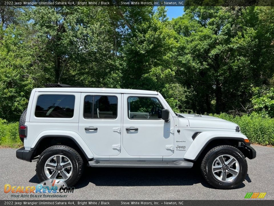 2022 Jeep Wrangler Unlimited Sahara 4x4 Bright White / Black Photo #5