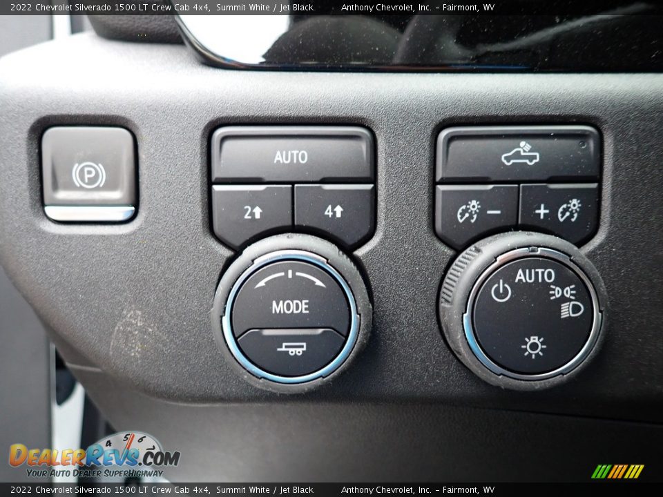 Controls of 2022 Chevrolet Silverado 1500 LT Crew Cab 4x4 Photo #17