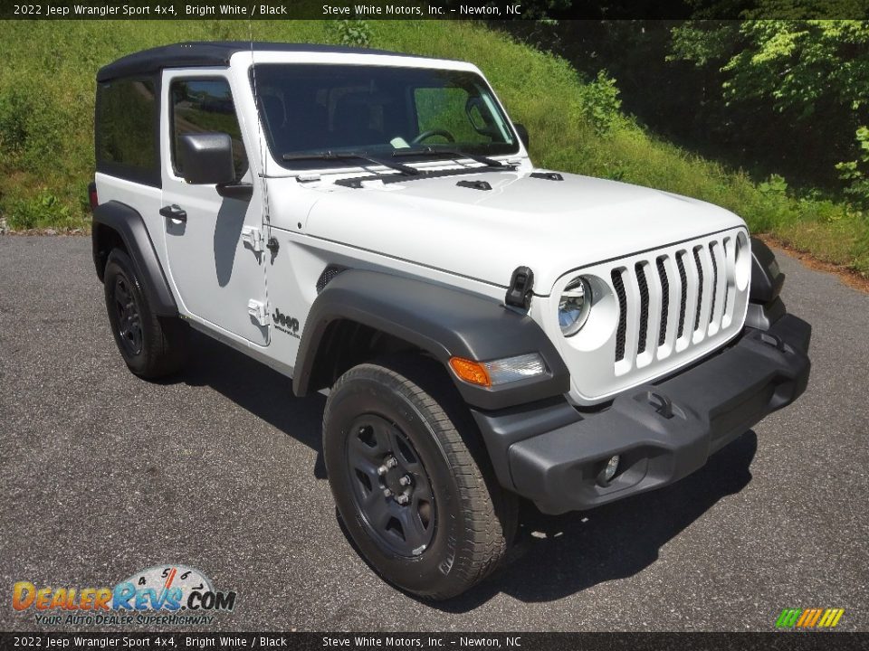 Front 3/4 View of 2022 Jeep Wrangler Sport 4x4 Photo #4