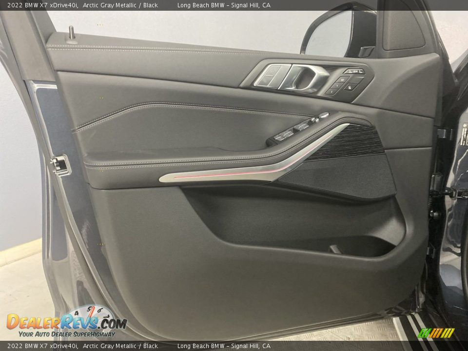Door Panel of 2022 BMW X7 xDrive40i Photo #10