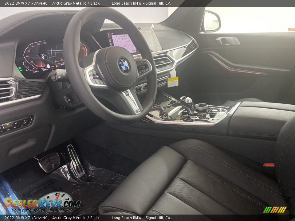 Front Seat of 2022 BMW X7 xDrive40i Photo #12
