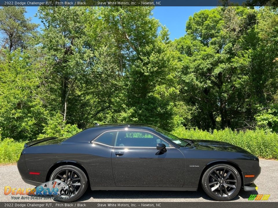 Pitch Black 2022 Dodge Challenger R/T Photo #5