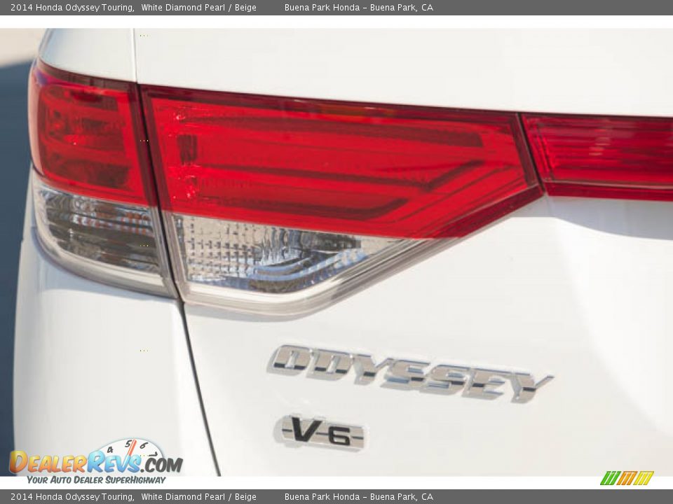 2014 Honda Odyssey Touring White Diamond Pearl / Beige Photo #10