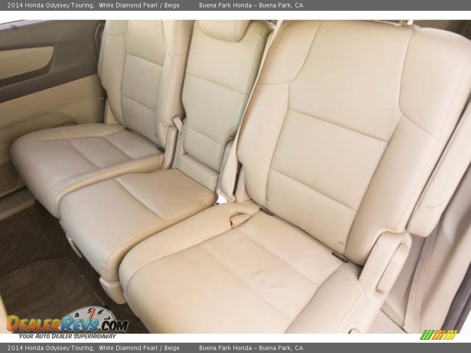 2014 Honda Odyssey Touring White Diamond Pearl / Beige Photo #17