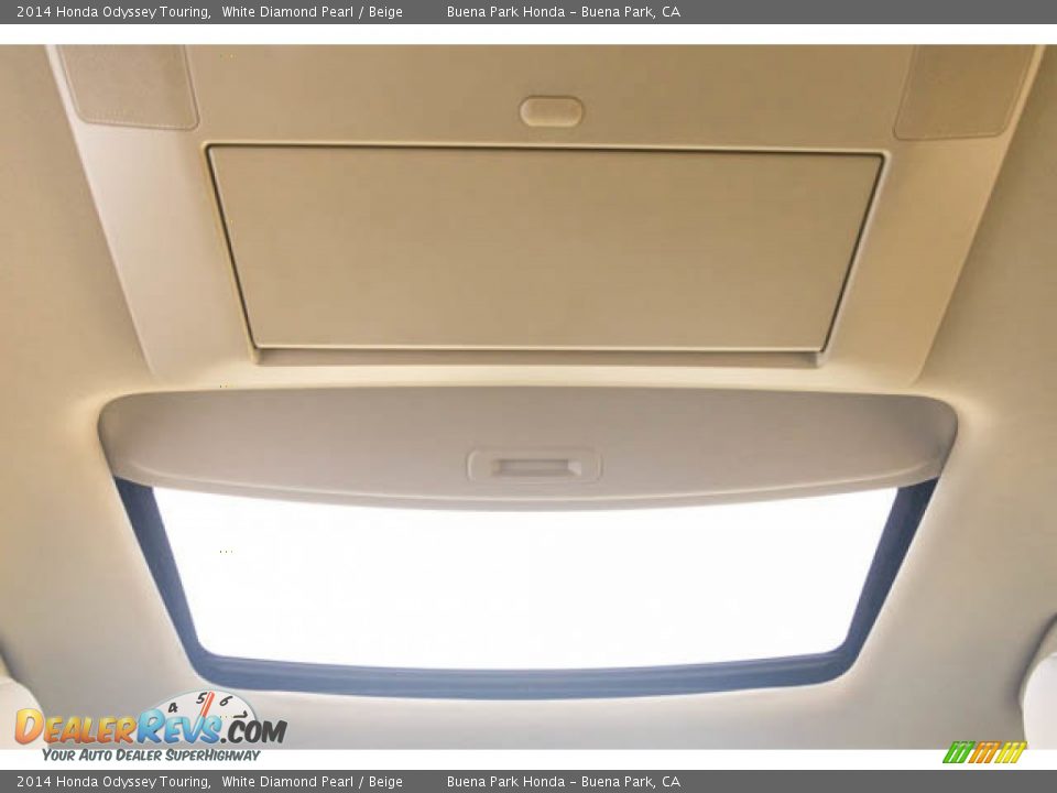 2014 Honda Odyssey Touring White Diamond Pearl / Beige Photo #18