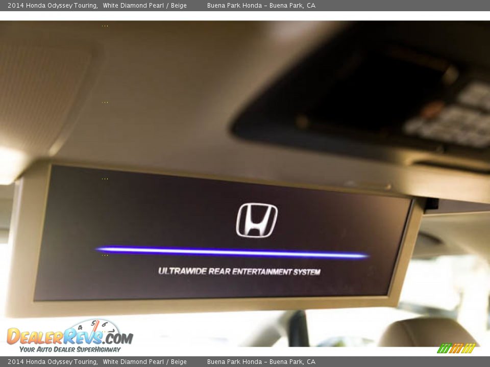 2014 Honda Odyssey Touring White Diamond Pearl / Beige Photo #19