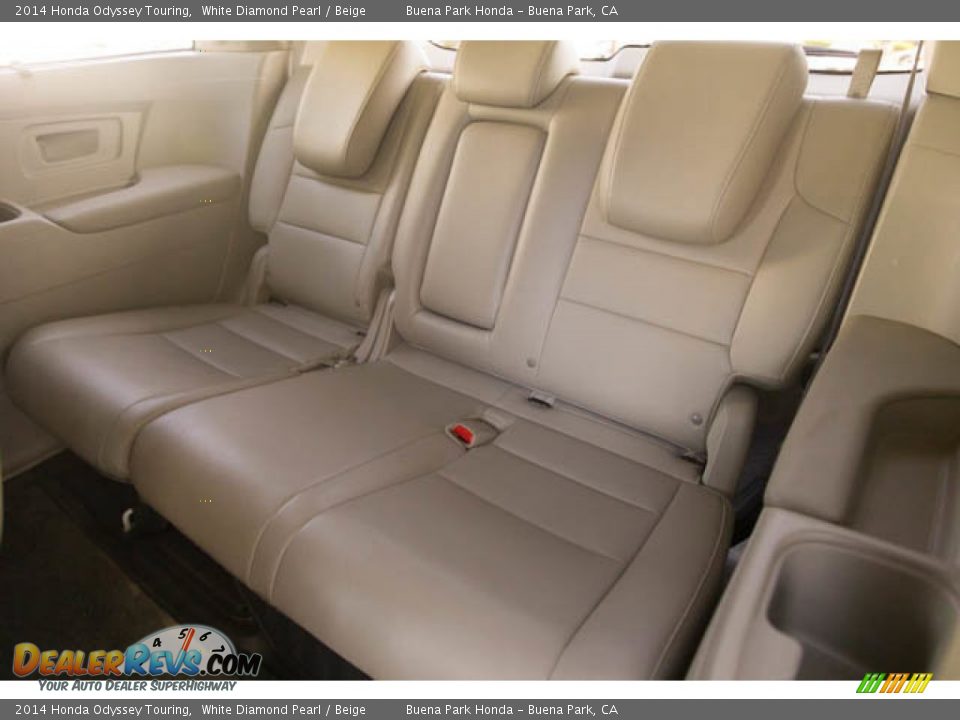 2014 Honda Odyssey Touring White Diamond Pearl / Beige Photo #20