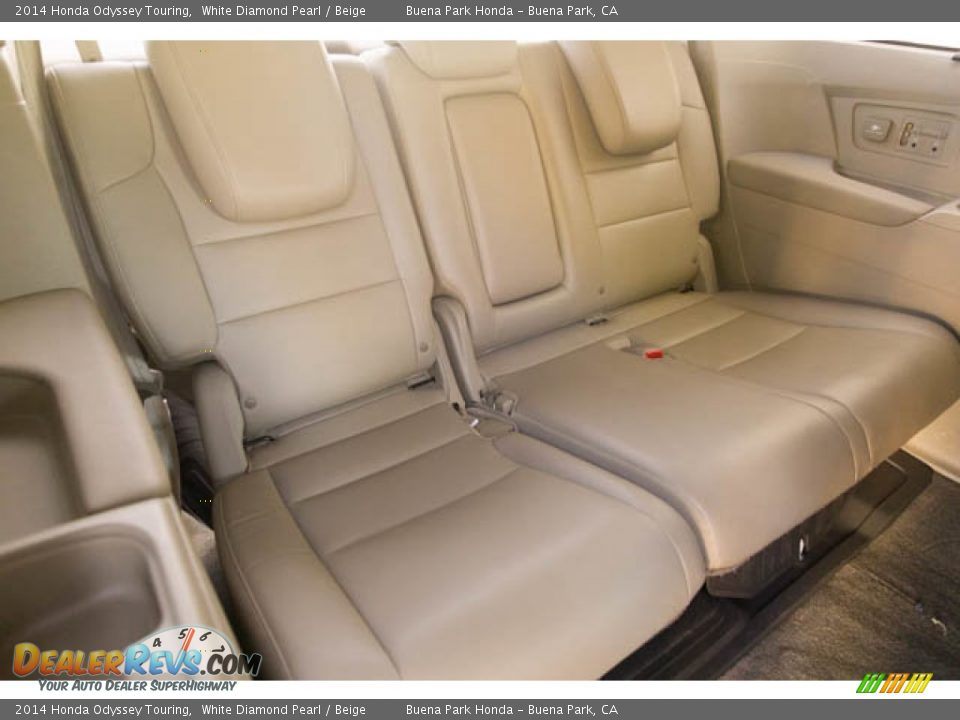 2014 Honda Odyssey Touring White Diamond Pearl / Beige Photo #22