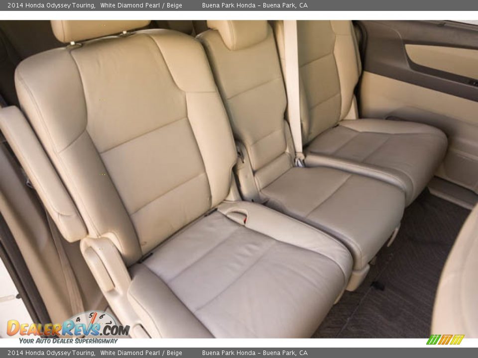 2014 Honda Odyssey Touring White Diamond Pearl / Beige Photo #25