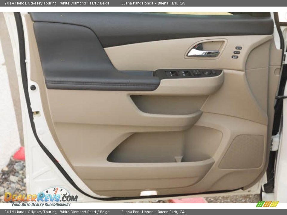 2014 Honda Odyssey Touring White Diamond Pearl / Beige Photo #33