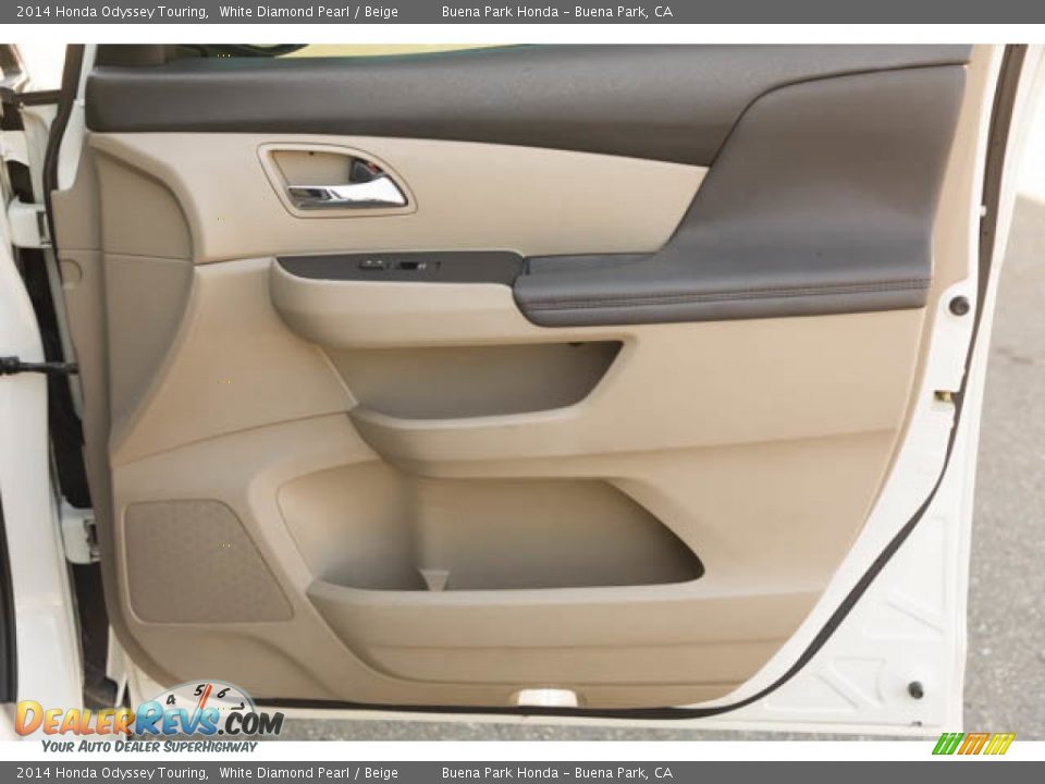 2014 Honda Odyssey Touring White Diamond Pearl / Beige Photo #35