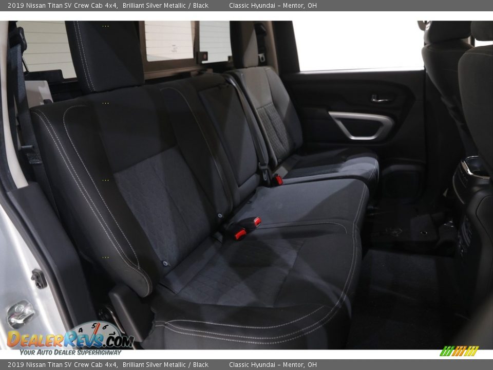 2019 Nissan Titan SV Crew Cab 4x4 Brilliant Silver Metallic / Black Photo #17